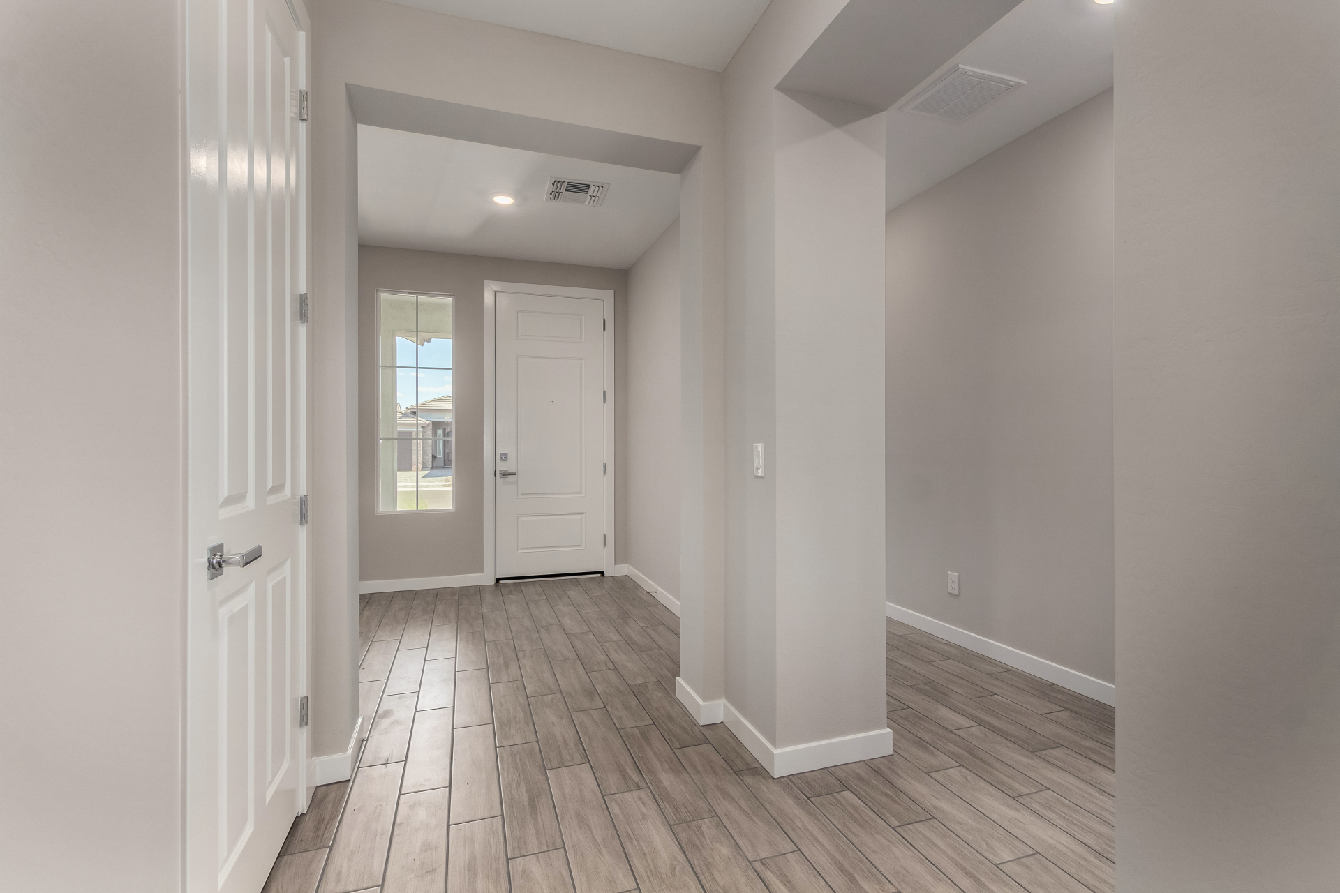 The Poppy floorplan's entry foyer.