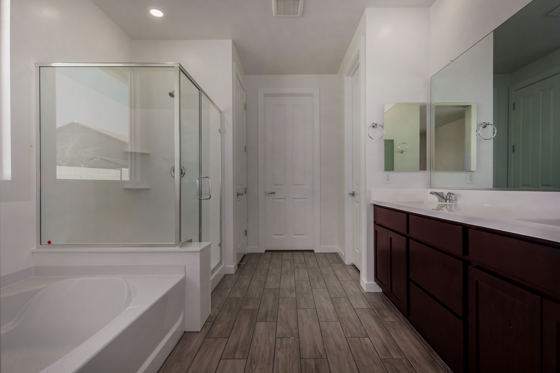 The Poppy floorplan master bathroom.