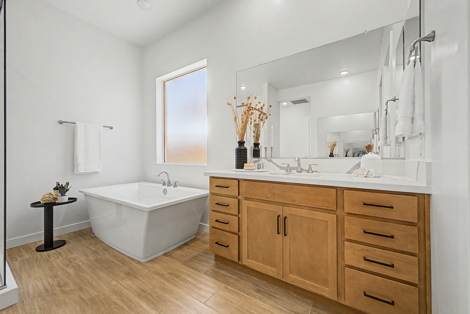 Tranquility RV Plan Master Bathroom vanity and tub