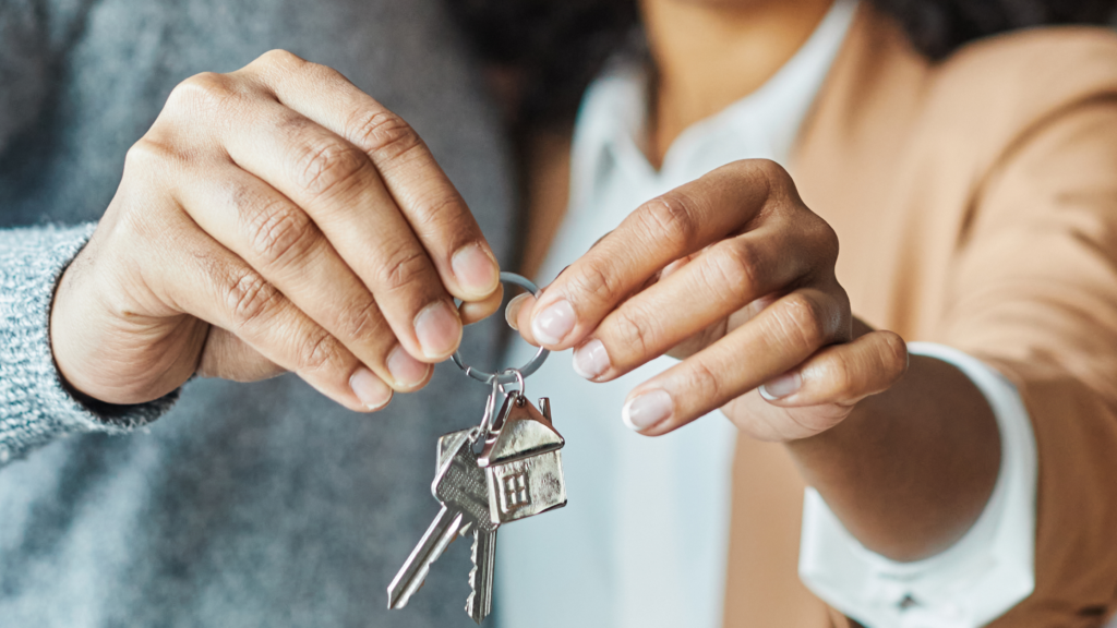 Couple holding a house key in peoria az