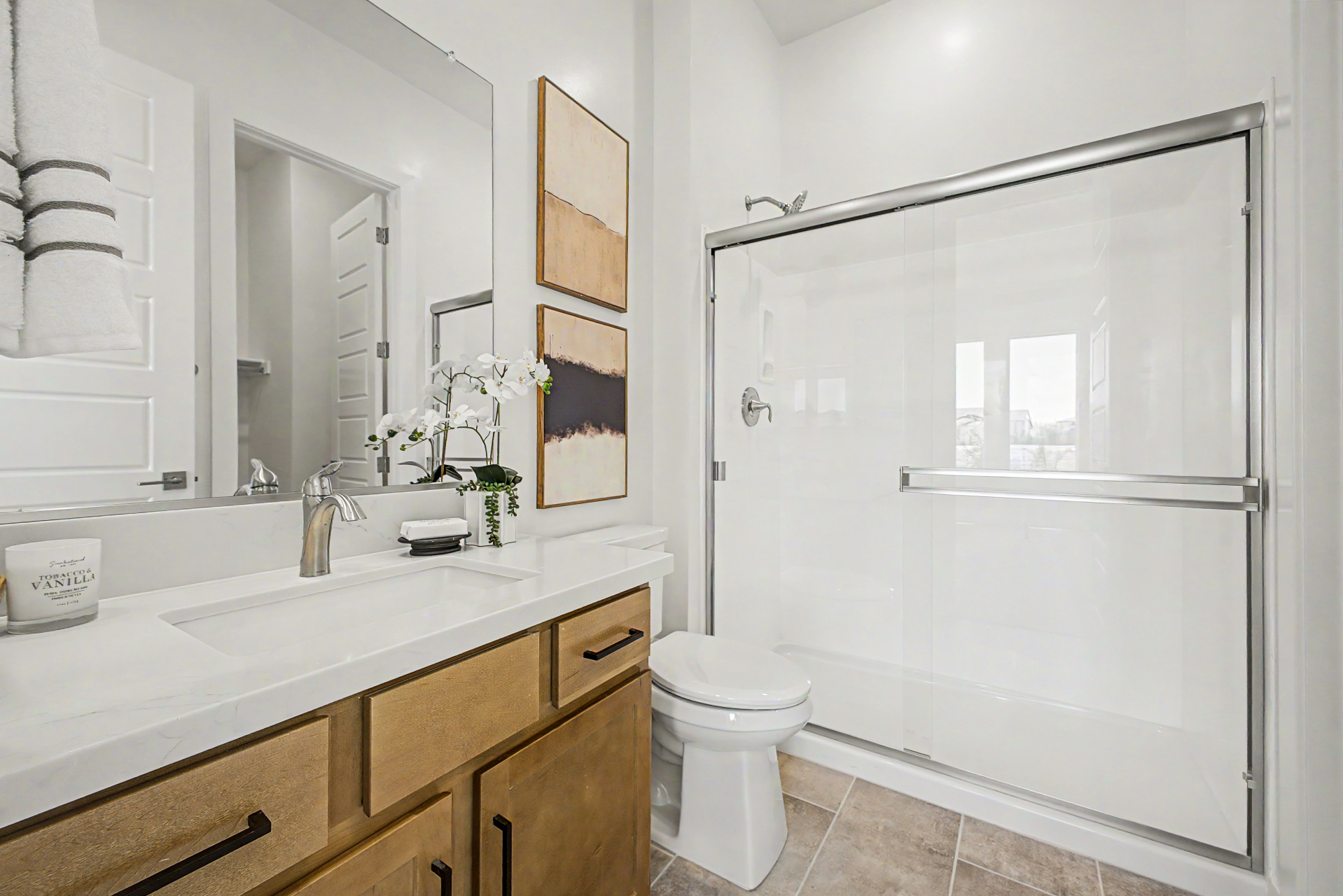 Lavish Floor Plan secondary en suite bathroom